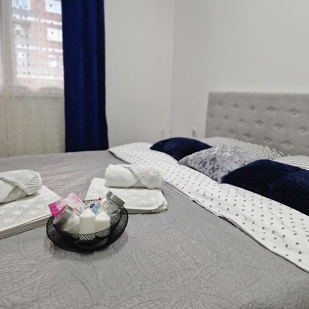 Apartman Astra スレムスカ・ミトロヴィツァ エクステリア 写真