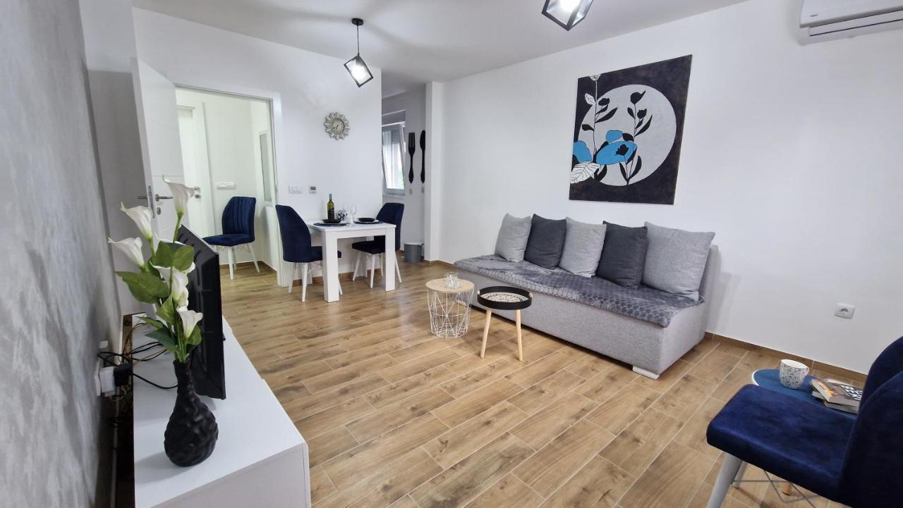 Apartman Astra スレムスカ・ミトロヴィツァ エクステリア 写真
