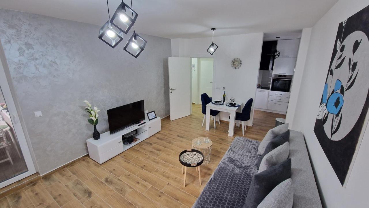 Apartman Astra スレムスカ・ミトロヴィツァ エクステリア 写真